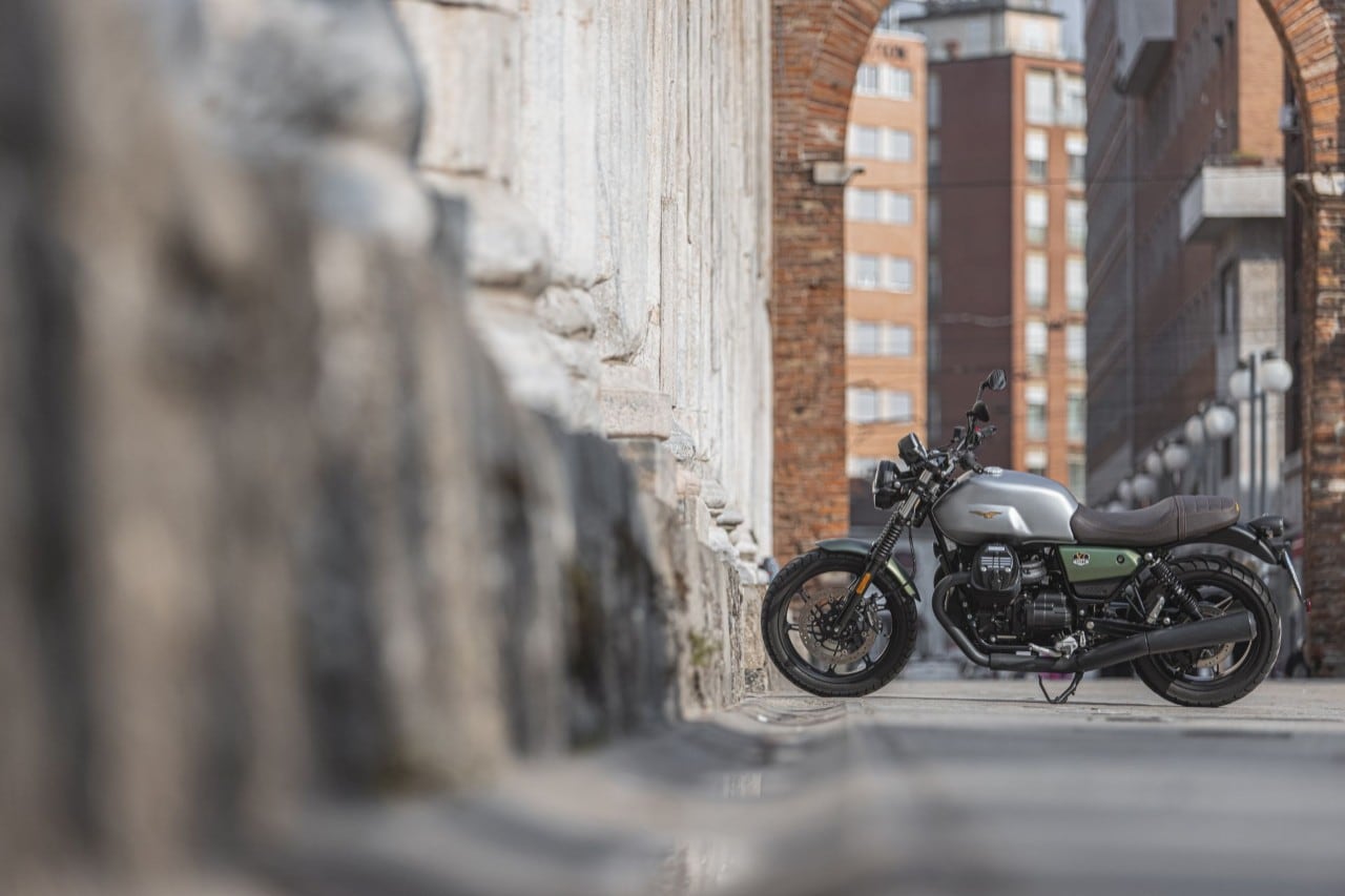 Moto Guzzi V7 Centenario e Triumph Street Twin: questione di PEDIGREE